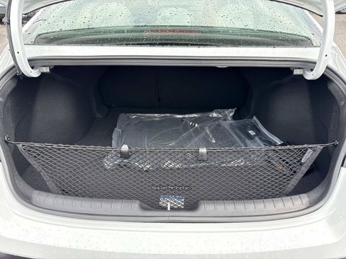Certified 2025 Hyundai Elantra Limited FWD image 22