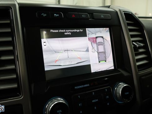 Used 2019 Ford F150 Platinum w/ Equipment Group 701A Luxury image 21