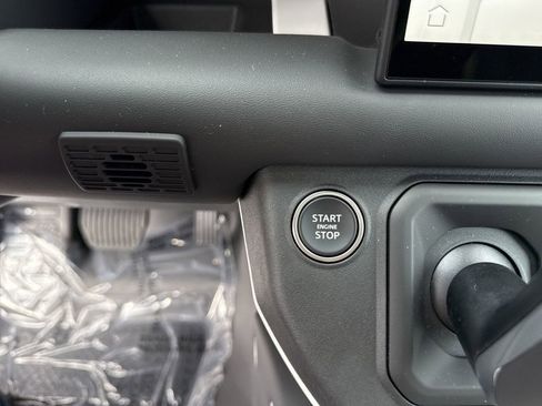 New 2025 Land Rover Defender 130 X-Dynamic SE image 30