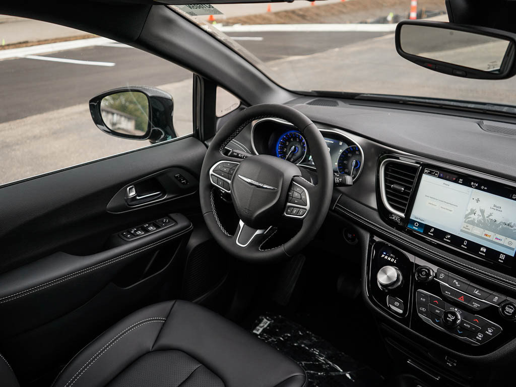 New 2026 Chrysler Pacifica Select AWD/4WD image 15
