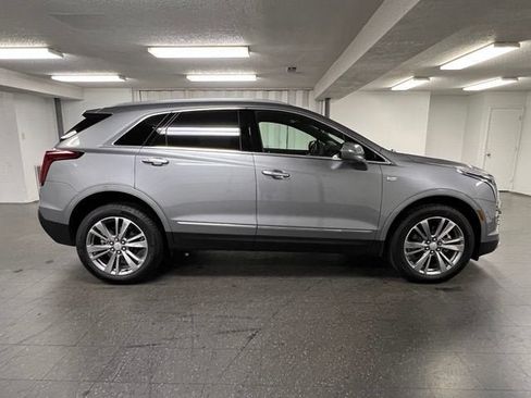 Used 2025 Cadillac XT5 Premium Luxury w/ Technology Package AWD/4WD image 6