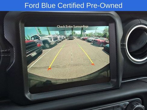 Used 2021 Jeep Wrangler Unlimited Sahara w/ Cold Weather Group AWD/4WD image 19
