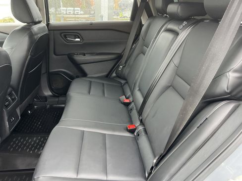 Used 2023 Nissan Rogue SV w/ SV Premium Package image 12