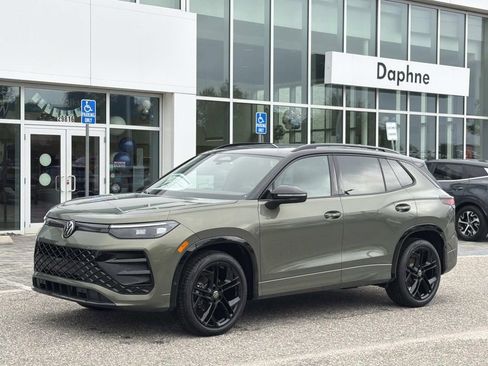 New 2026 Volkswagen Tiguan SE R-Line FWD image 3