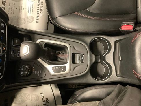 Used 2016 Jeep Cherokee Trailhawk w/ Comfort/Convenience Group AWD/4WD image 20