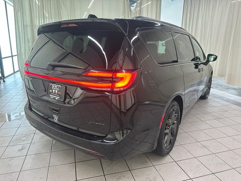 Used 2026 Chrysler Pacifica Limited w/ S Appearance Package FWD image 5