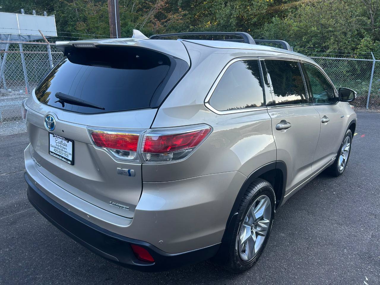 Used 2016 Toyota Highlander Limited AWD/4WD image 5