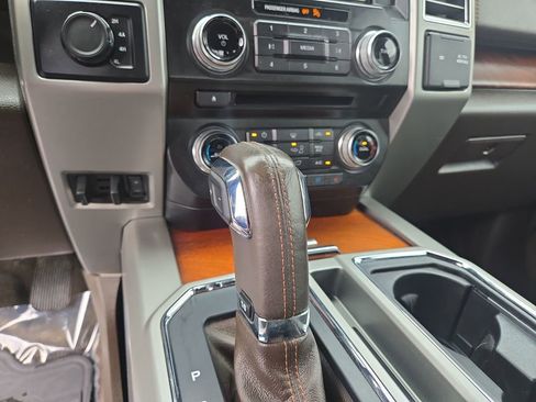 Used 2015 Ford F150 King Ranch w/ Equipment Group 601A Luxury AWD/4WD image 20