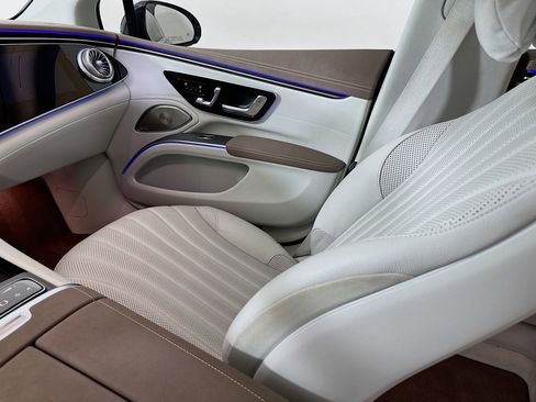 Certified 2022 Mercedes-Benz EQS 580 4MATIC Sedan image 26