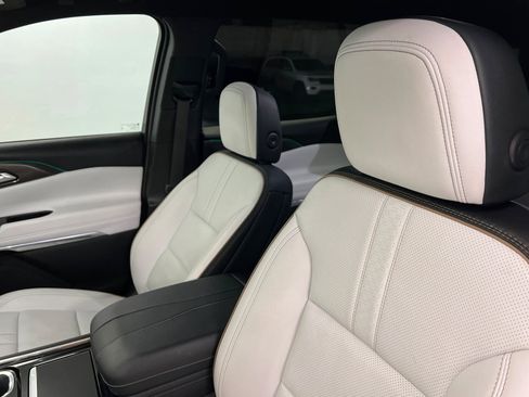 Used 2025 Chevrolet Traverse High Country image 17