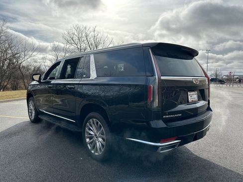 Used 2023 Cadillac Escalade ESV Premium Luxury image 6