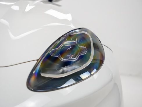 Used 2021 Aston Martin DBX image 7