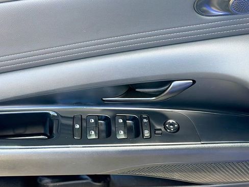 Certified 2025 Hyundai Elantra Sport image 17