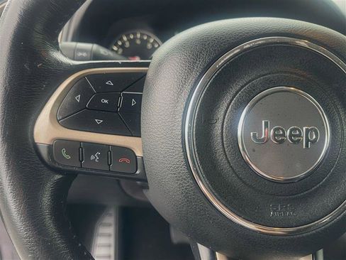Used 2017 Jeep Renegade Latitude image 11