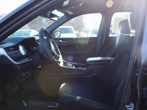 Used 2024 Jeep Grand Cherokee Laredo X w/ Luxury Tech Group I image 11