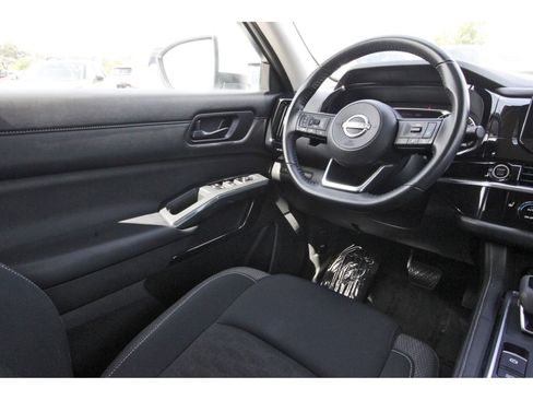 Used 2024 Nissan Pathfinder SV FWD image 11