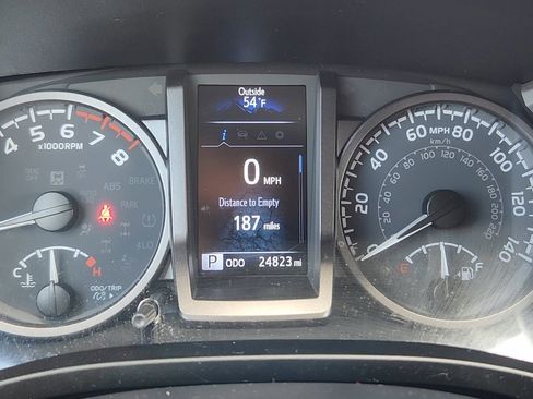 Used 2021 Toyota Tacoma TRD Off-Road AWD/4WD image 11