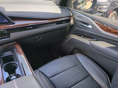 Used 2022 Cadillac Escalade ESV Premium Luxury AWD/4WD image 20
