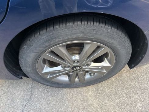 Used 2017 Hyundai Elantra SE w/ SE A/T Tech Package 03 image 4