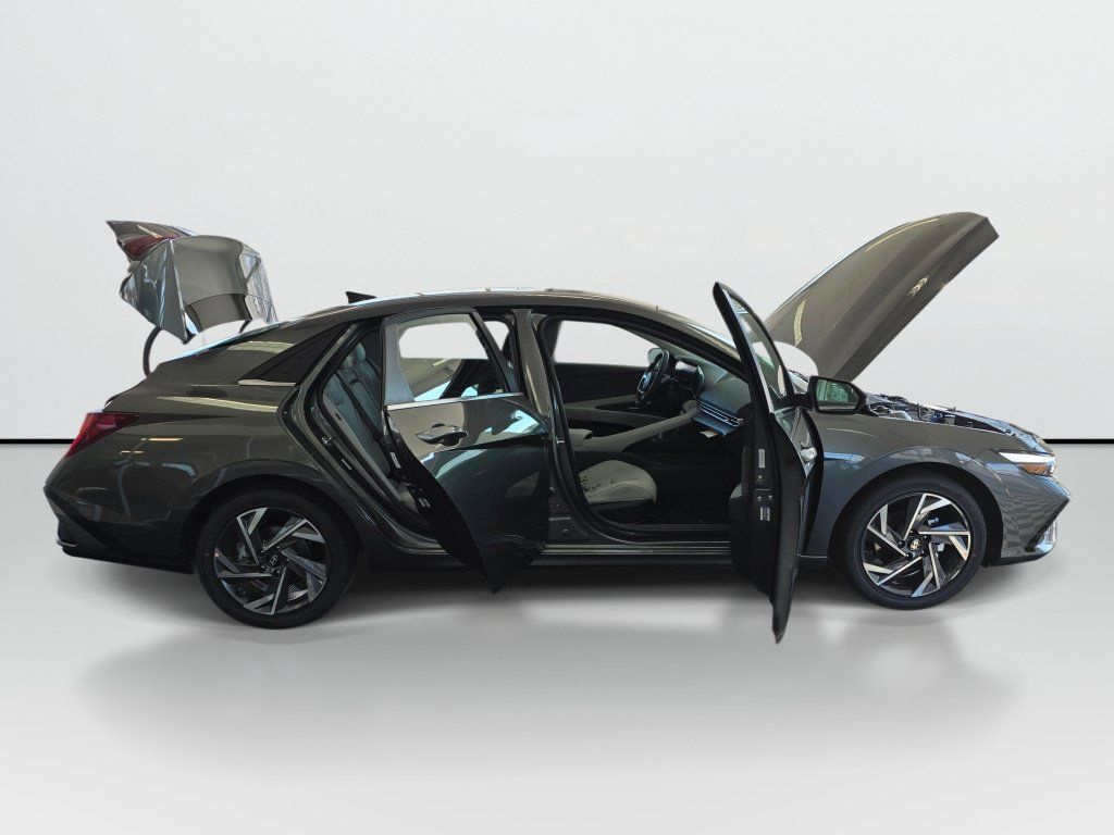 New 2026 Hyundai Elantra Limited FWD image 10