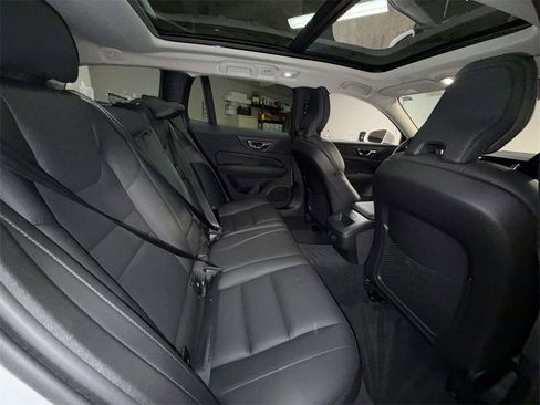Used 2025 Volvo V60 B5 Cross Country Plus image 16
