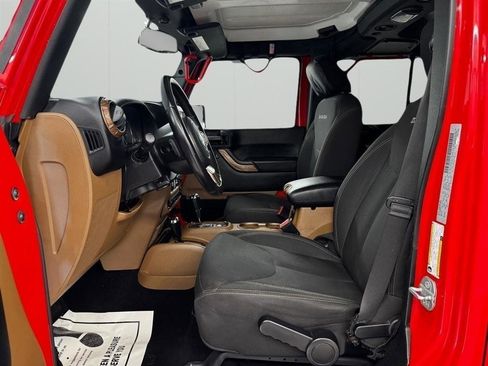 Used 2018 Jeep Wrangler Unlimited Sahara AWD/4WD image 9