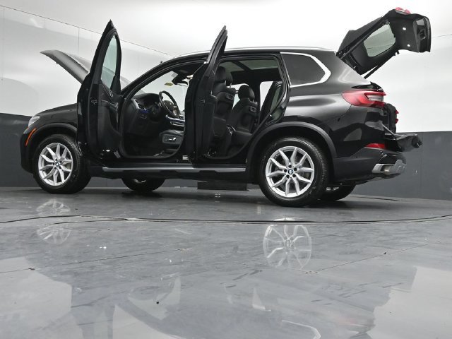Used 2023 BMW X5 xDrive40i w/ Premium Package AWD/4WD image 57