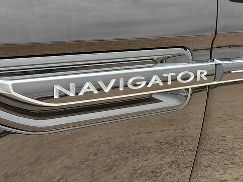Used 2020 Lincoln Navigator Reserve w/ Equipment Group 208A Reserve AWD/4WD image 8