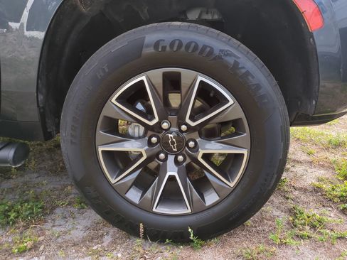 Used 2021 Chevrolet Tahoe Z71 w/ Rear Media and Nav Package AWD/4WD image 9