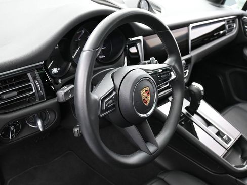 Certified 2025 Porsche Macan image 17