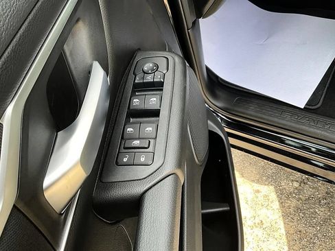 New 2026 RAM 1500 4x4 Crew Cab image 13