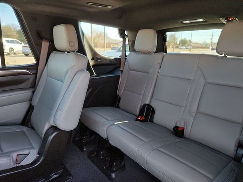 Used 2023 Chevrolet Tahoe Z71 w/ Z71 Off-Road Package image 11