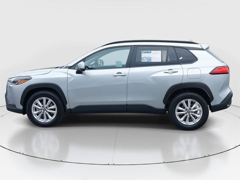 Used 2023 Toyota Corolla Cross LE image 8