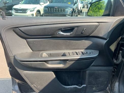 Used 2017 Chevrolet Traverse LT w/ Style and Technology Package FWD image 13