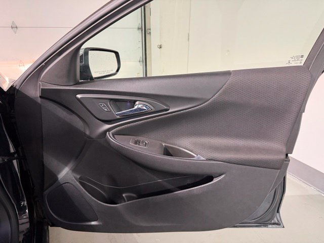 Used 2017 Chevrolet Malibu LT FWD image 23