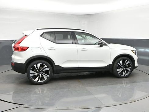 Used 2023 Volvo XC40 B5 Plus w/ Driver Assist Package AWD/4WD image 9