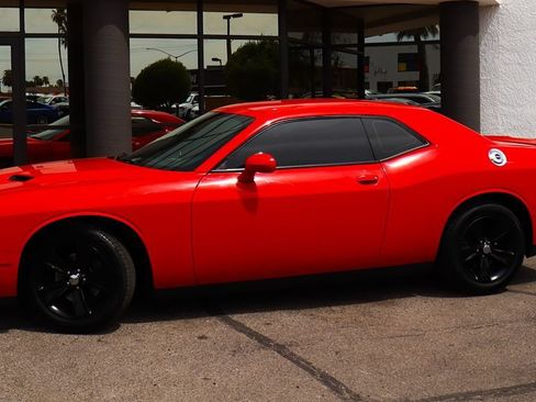 Used 2018 Dodge Challenger SXT RWD image 4