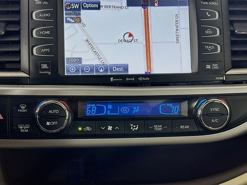 Used 2017 Toyota Highlander Limited Platinum image 24