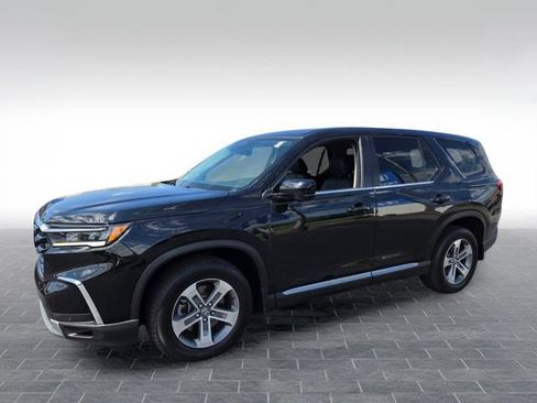 Used 2025 Honda Pilot EX-L image 3