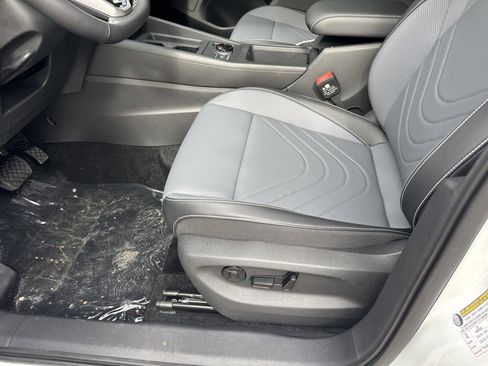 New 2026 Volkswagen Tiguan SE image 13