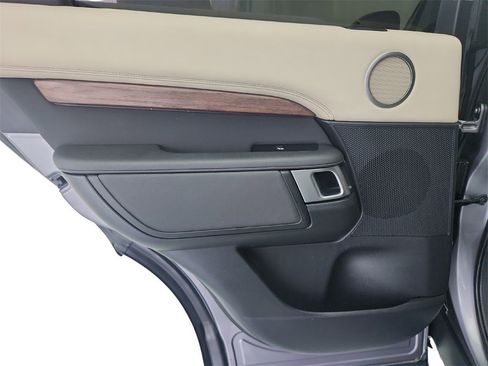 Used 2020 Land Rover Discovery HSE image 25