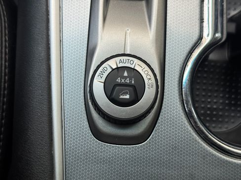 Used 2019 Nissan Pathfinder SL AWD/4WD image 31