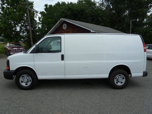 Used 2013 Chevrolet Express 2500 RWD image 9