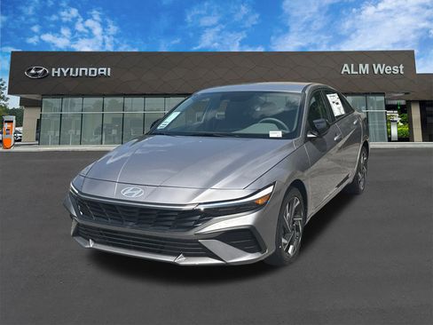 Used 2025 Hyundai Elantra Sport image 1