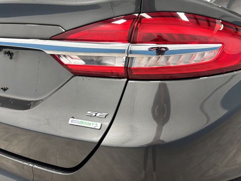 Used 2017 Ford Fusion SE FWD image 37