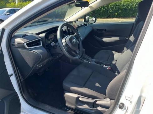 Used 2025 Toyota Corolla LE FWD image 14