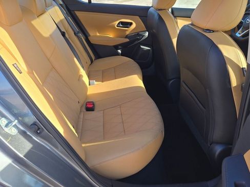 Used 2025 Nissan Sentra SV w/ SV Premium Package image 10