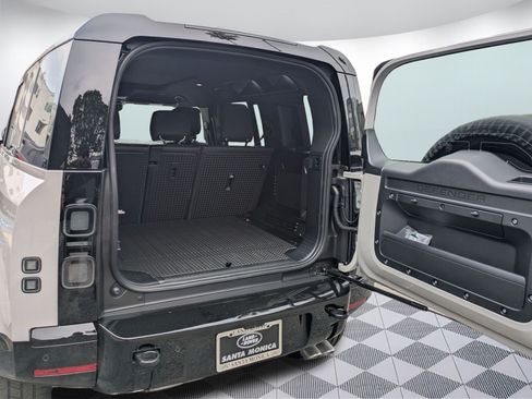 New 2026 Land Rover Defender 110 X-Dynamic SE AWD/4WD image 31