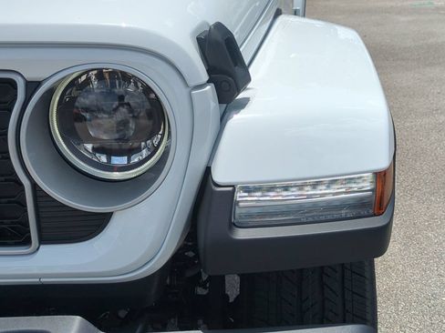 New 2026 Jeep Wrangler Unlimited Sahara AWD/4WD image 10