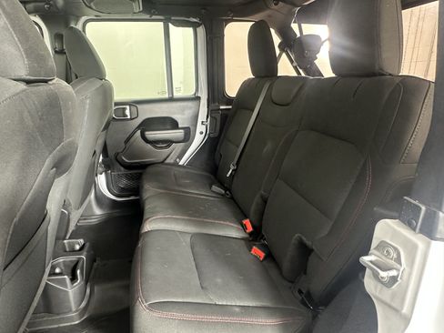 Used 2023 Jeep Wrangler Unlimited Rubicon AWD/4WD image 13